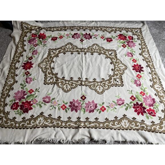 Vintage Hand Knit CrossStitch Floral Rose Tablecloth Fringed 50 X 58.5in Cream - Picture 2 of 8